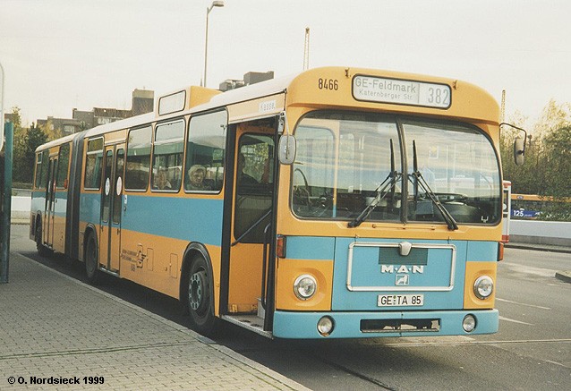 B00580-MAN-SG240-Gelenkbus-Bogestra-8466-orange-tuerkis.jpg